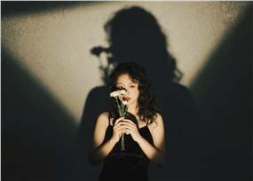 亚洲年轻女性光影艺术人像摄影